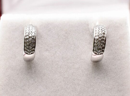 Diamond-Earrings.