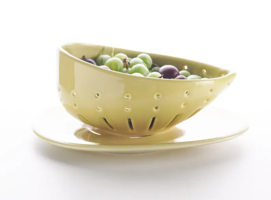 Colander-fruit-bowl