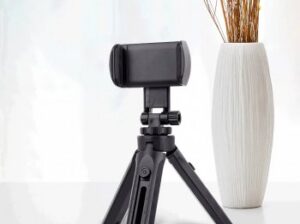 Retractable phone holder tripod