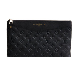 Louis Vuitton daily pouch – black