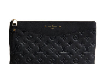 Louis Vuitton daily pouch – black