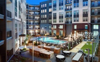 Poolside dinning and grilling area